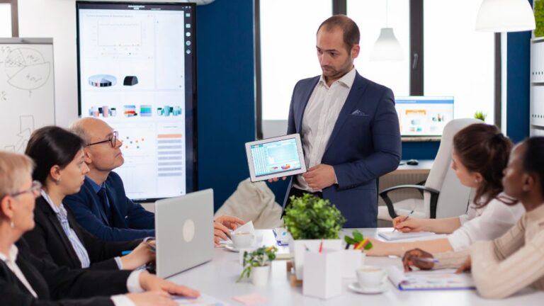 How to Run an Effective Operations Meeting: Best Practices for Better Team Performance