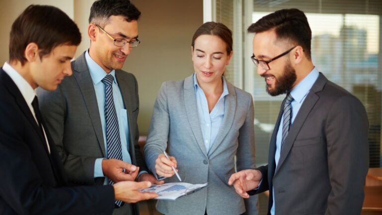 How Holding Companies Work: Structure Oversight and Governance