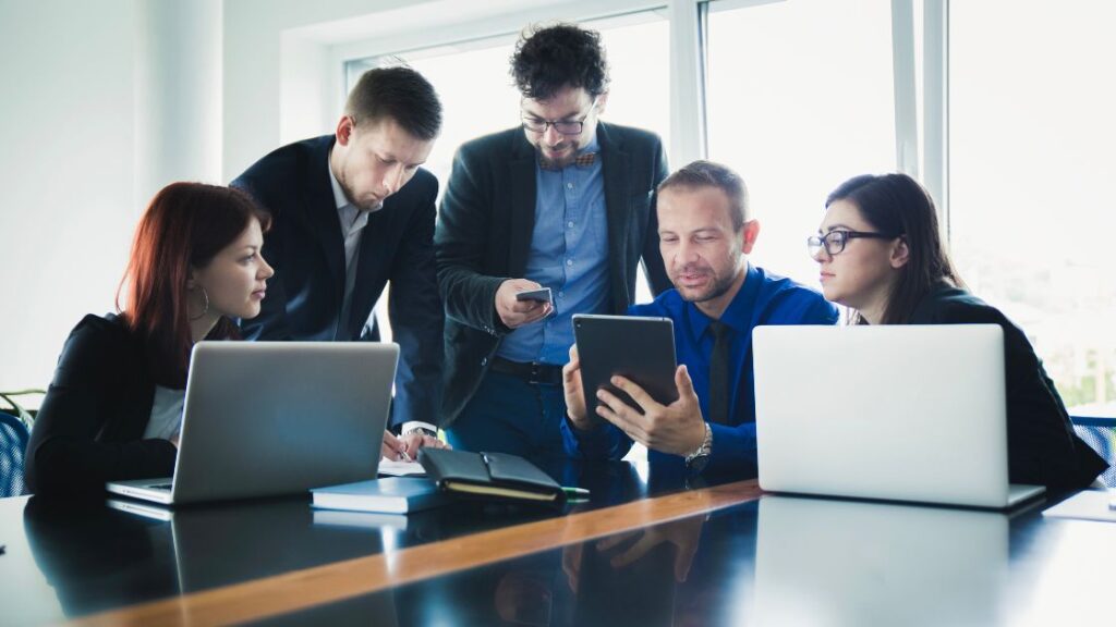 How business ethics and corporate social responsibility shape effective governance