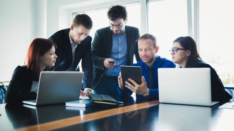 How business ethics and corporate social responsibility shape effective governance